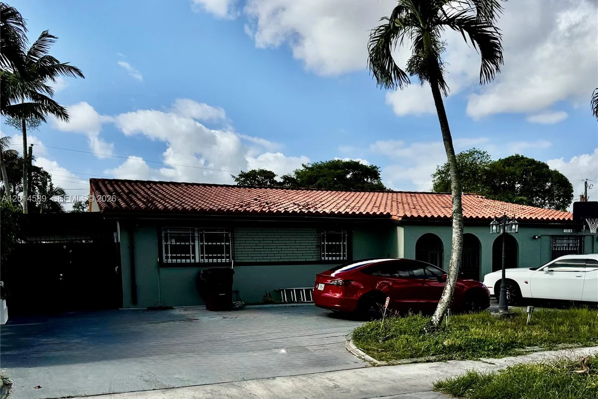 1314 W 77th St, Hialeah: photo 1 of 16