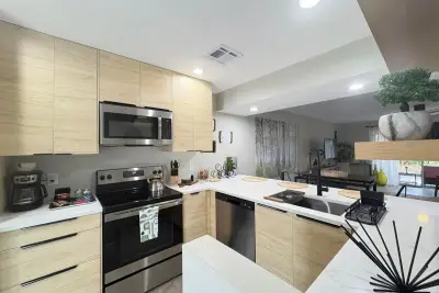 690 SE 23rd Ave #1, Pompano Beach: photo 1 of 19