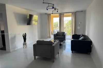 19555 E Country Club Dr #8507, Aventura: photo 1 of 39