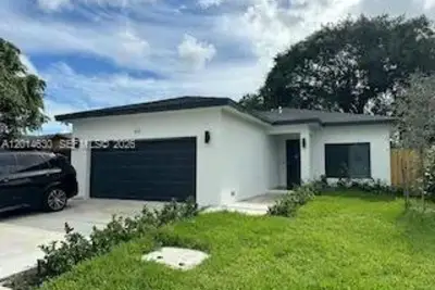 613 NW 10th St, Hallandale Beach: photo 1 of 22
