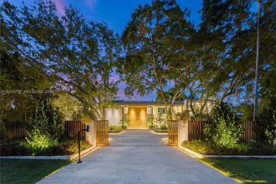 6701 SW 101st St, Pinecrest: photo 1 of 30