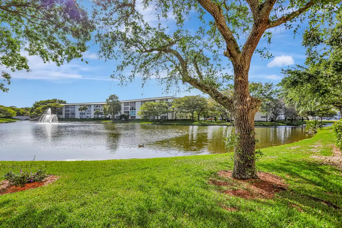 1704 Andros Isle #E-1, Coconut Creek: photo 1 of 40