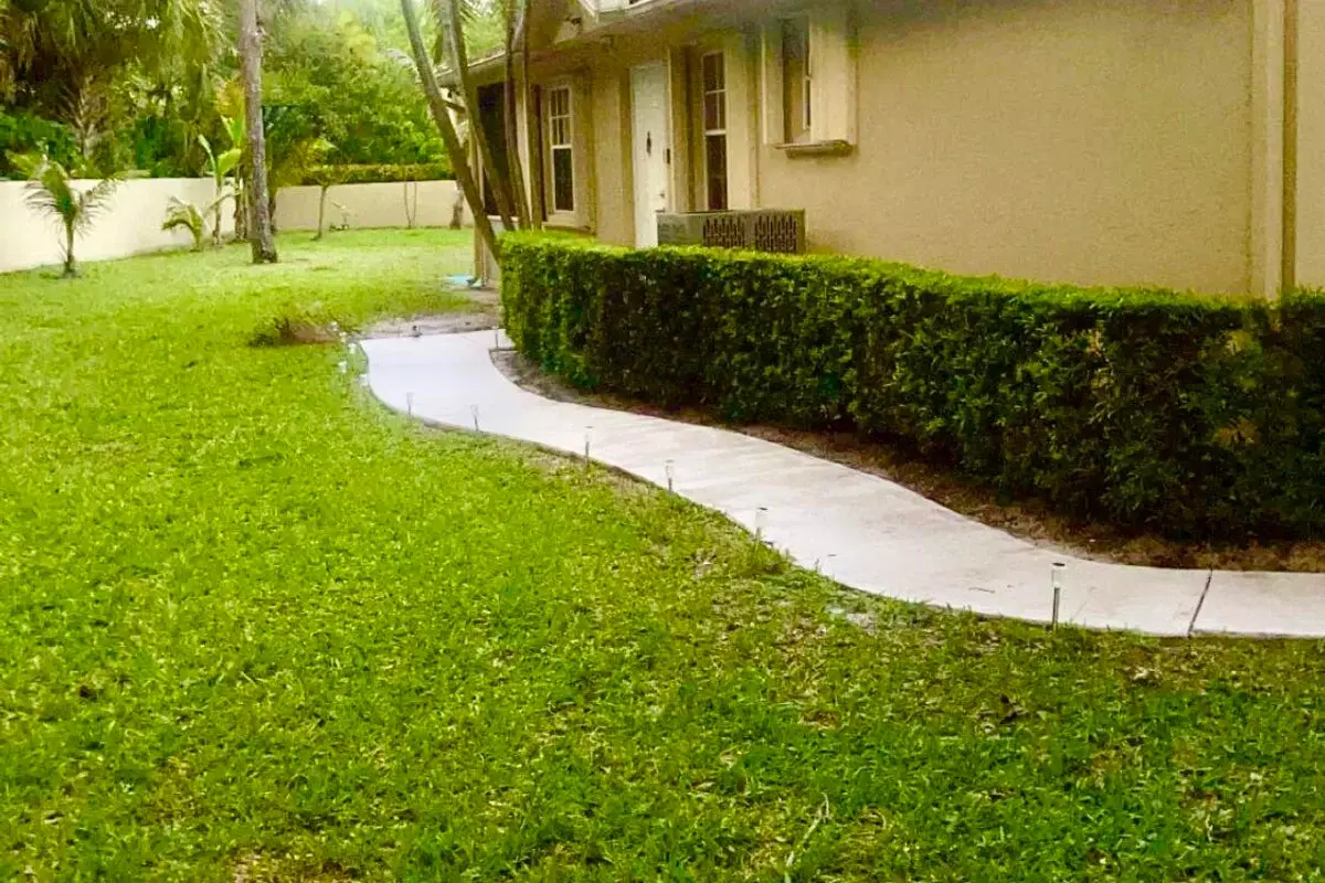 2004 Maplewood Dr, West Palm Beach: photo 1 of 12