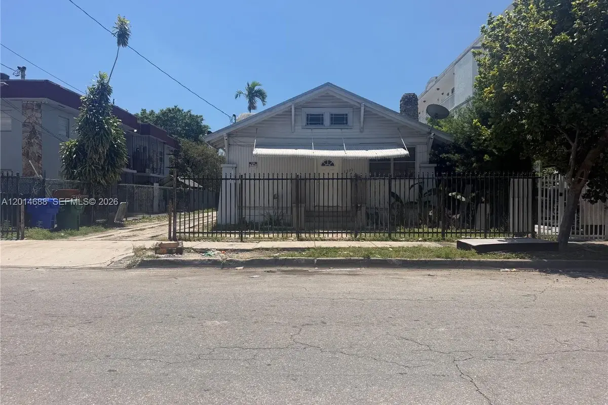 1236 NW 5th St, Miami: photo 1 of 4