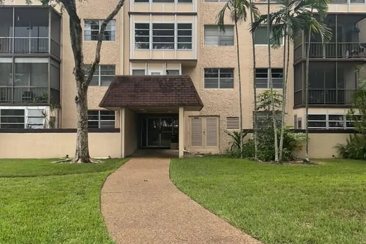 7300 NW 17th St #320, Plantation: photo 1 of 20