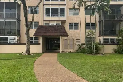 7300 NW 17th St #320, Plantation: photo 1 of 20