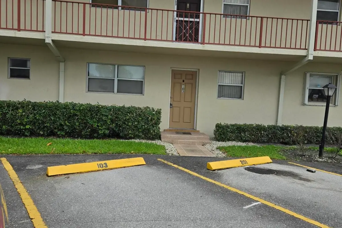 103 Oxford, West Palm Beach: photo 1 of 22