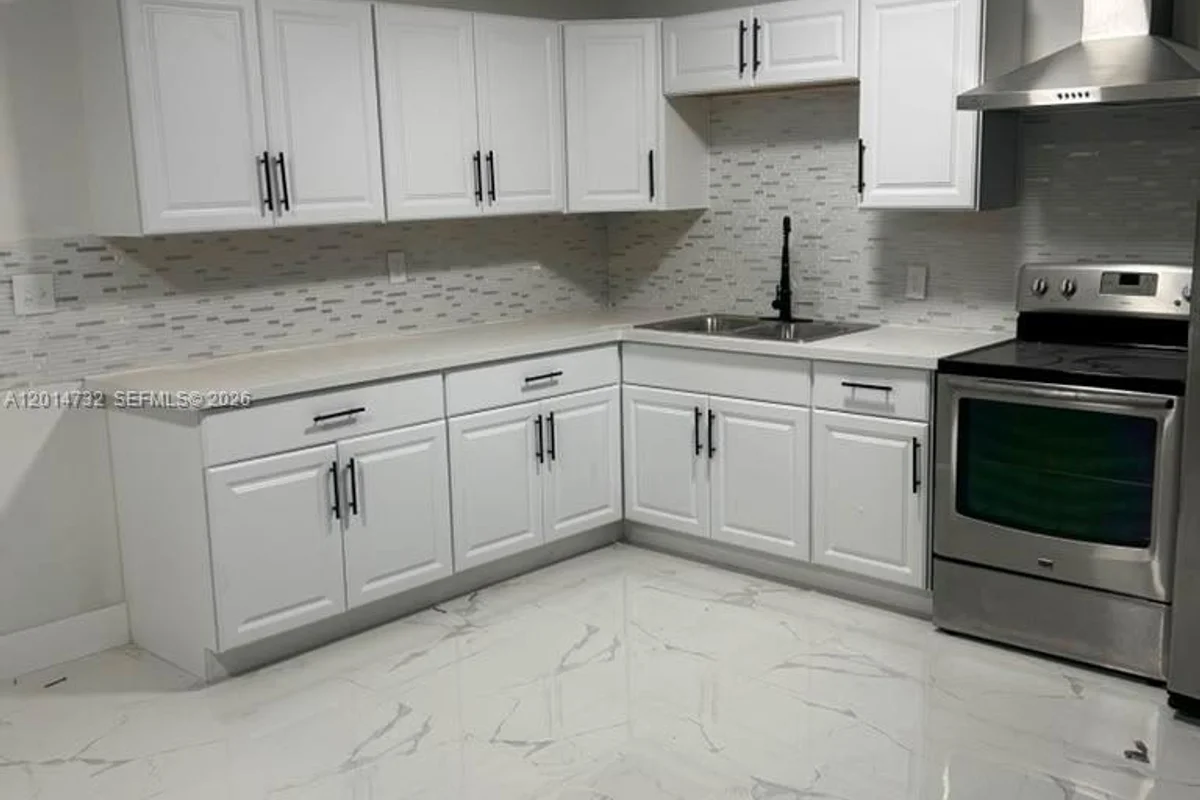 19360 NW 1st Ct, Miami Gardens: photo 1 of 3