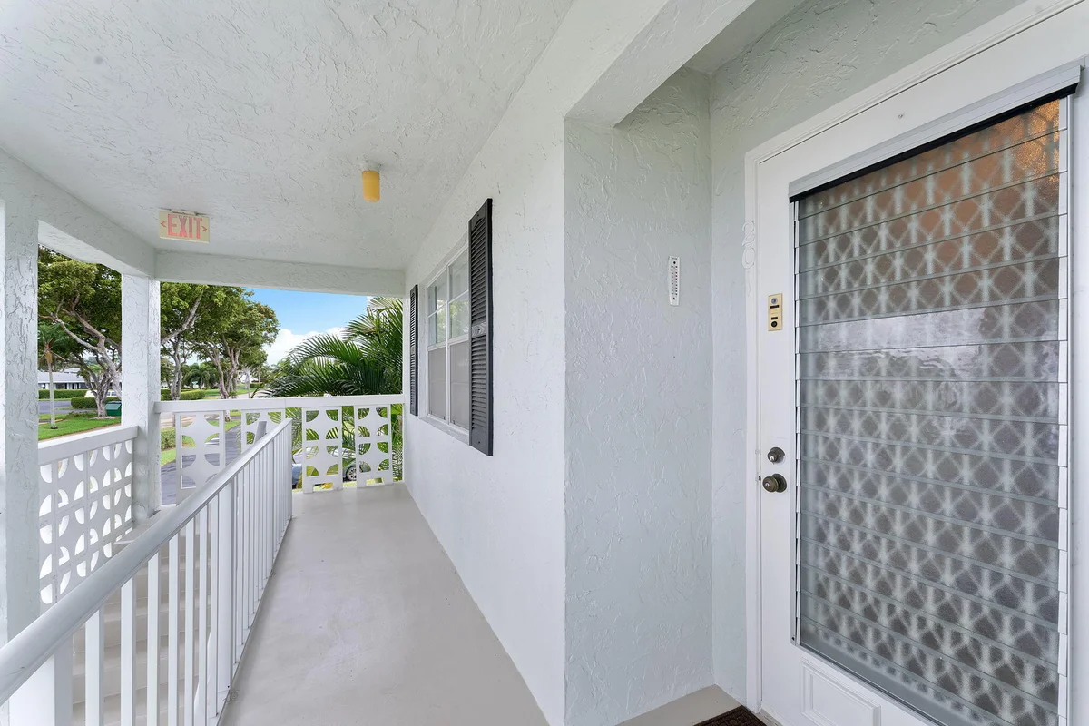 2401 Del-aire Blvd E #201, Delray Beach: photo 1 of 32