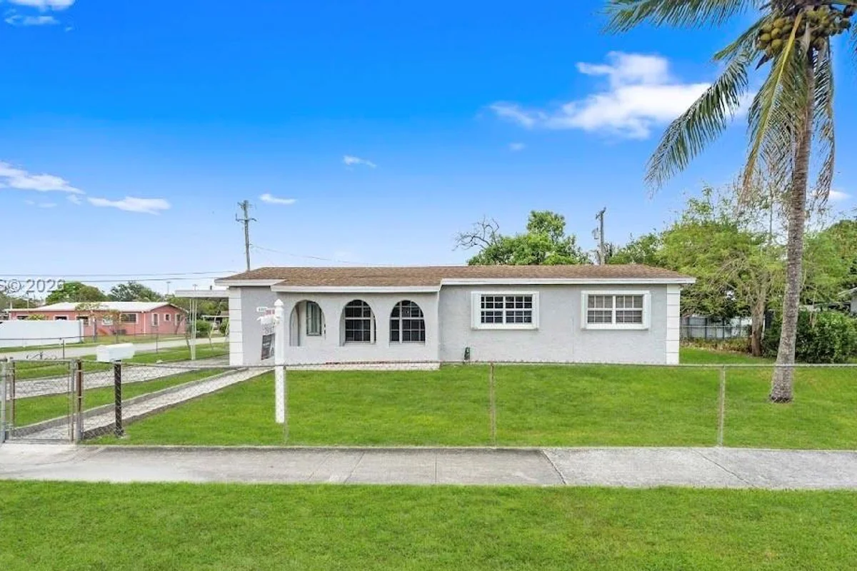 1315 NW 192nd St, Miami Gardens: photo 1 of 20