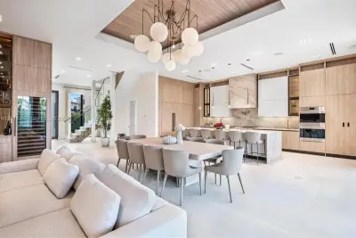 9280 Byron Ave, Surfside: photo 1 of 47