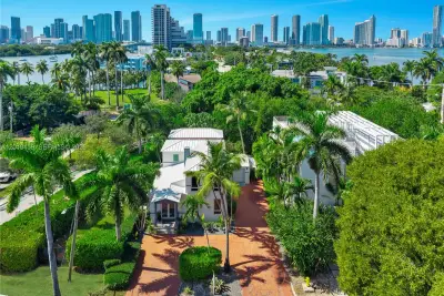1281 S Venetian Way, Miami: photo 1 of 48