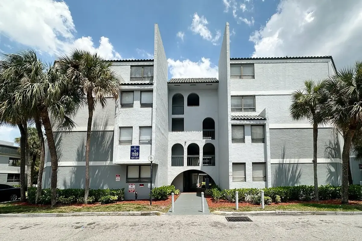 1900 N Congress Ave #105, West Palm Beach: photo 1 of 25