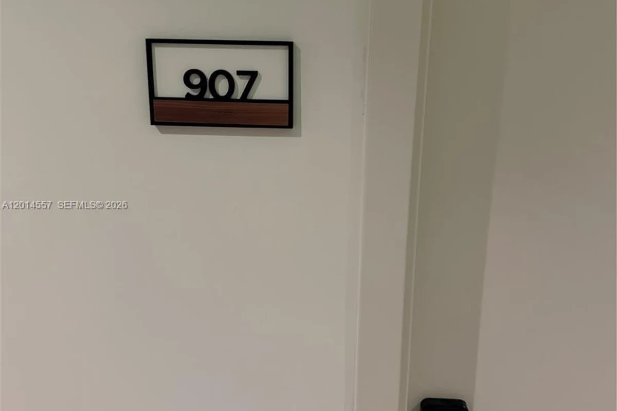225 N Miami Ave #907, Miami: photo 1 of 15