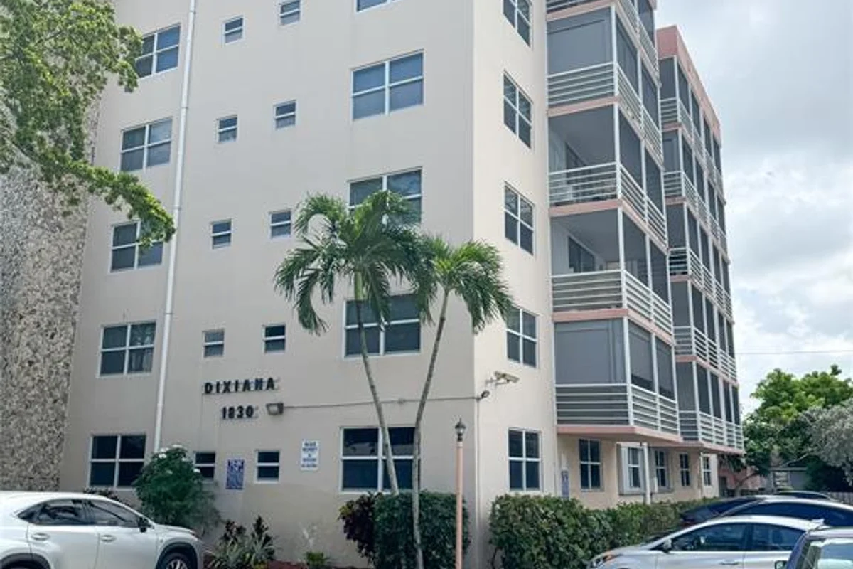 1830 Dixianna St #201, Hollywood: photo 1 of 5