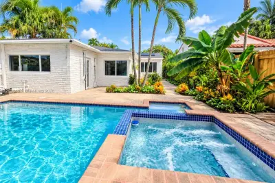 634 NE 72nd Ter, Miami: photo 1 of 47