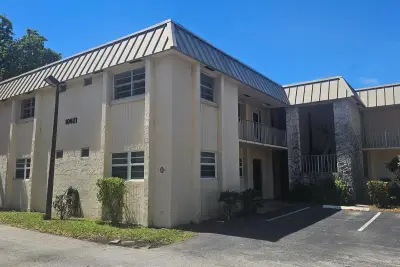 10821 N Military Trl #4, Palm Beach Gardens: photo 1 of 9