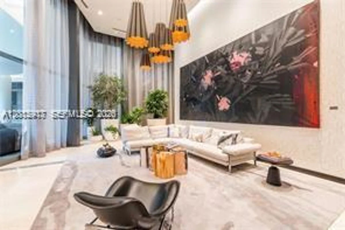 45 SW 9th St #1701, Miami: photo 1 of 24