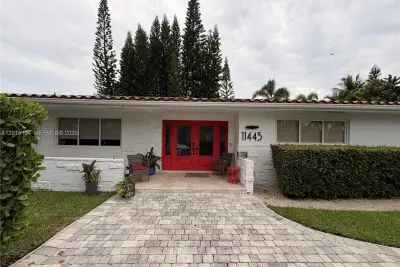 11445 N Bayshore Dr, North Miami: photo 1 of 32