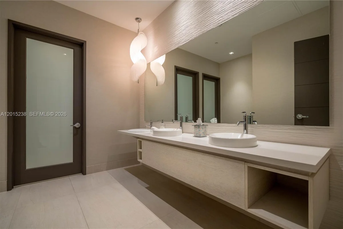 17301 Biscayne Blvd #203, North Miami Beach: photo 1 of 25