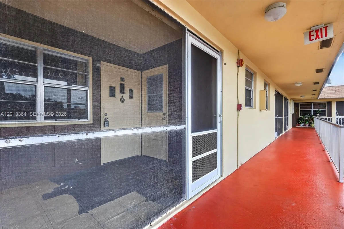 2040 NW 81st Ave #122, Pembroke Pines: photo 1 of 17