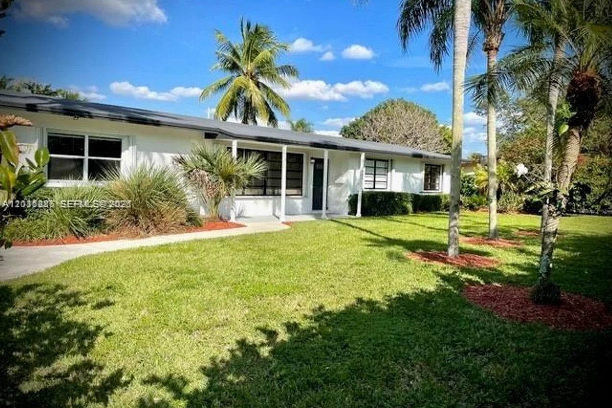 7425 SW 118th St, Pinecrest: photo 1 of 21