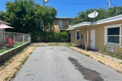 725 21st St #2, West Palm Beach: photo 1 of 15