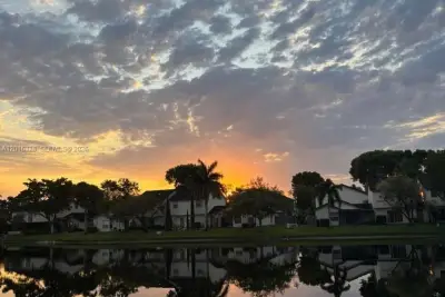 317 NW 109th Ave, Pembroke Pines: photo 1 of 10