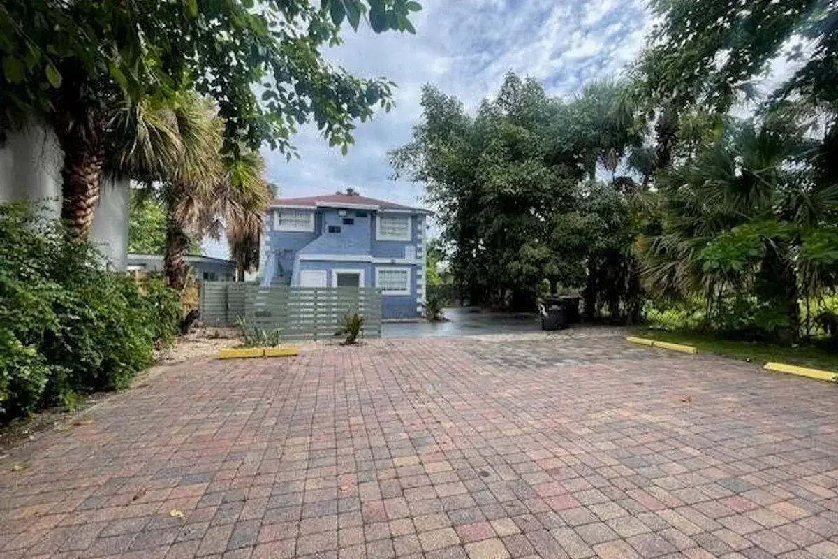 919 2nd St #1, West Palm Beach: photo 1 of 16