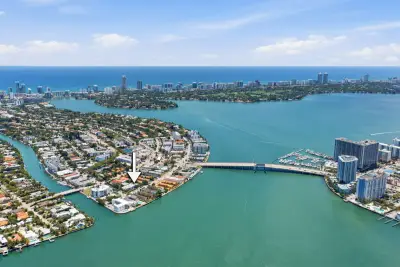 2183 Bay Dr, Miami Beach: photo 1 of 20