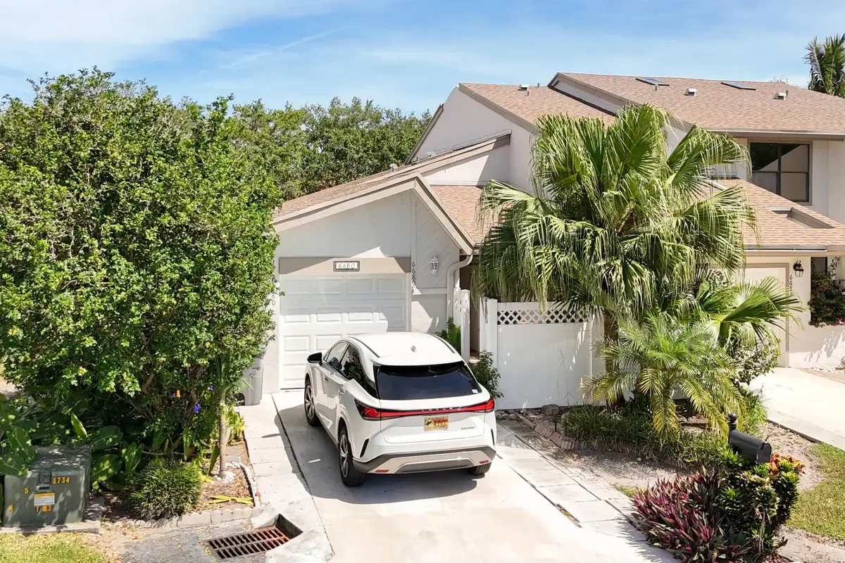 6680 Canary Palm Cir, Boca Raton: photo 1 of 25