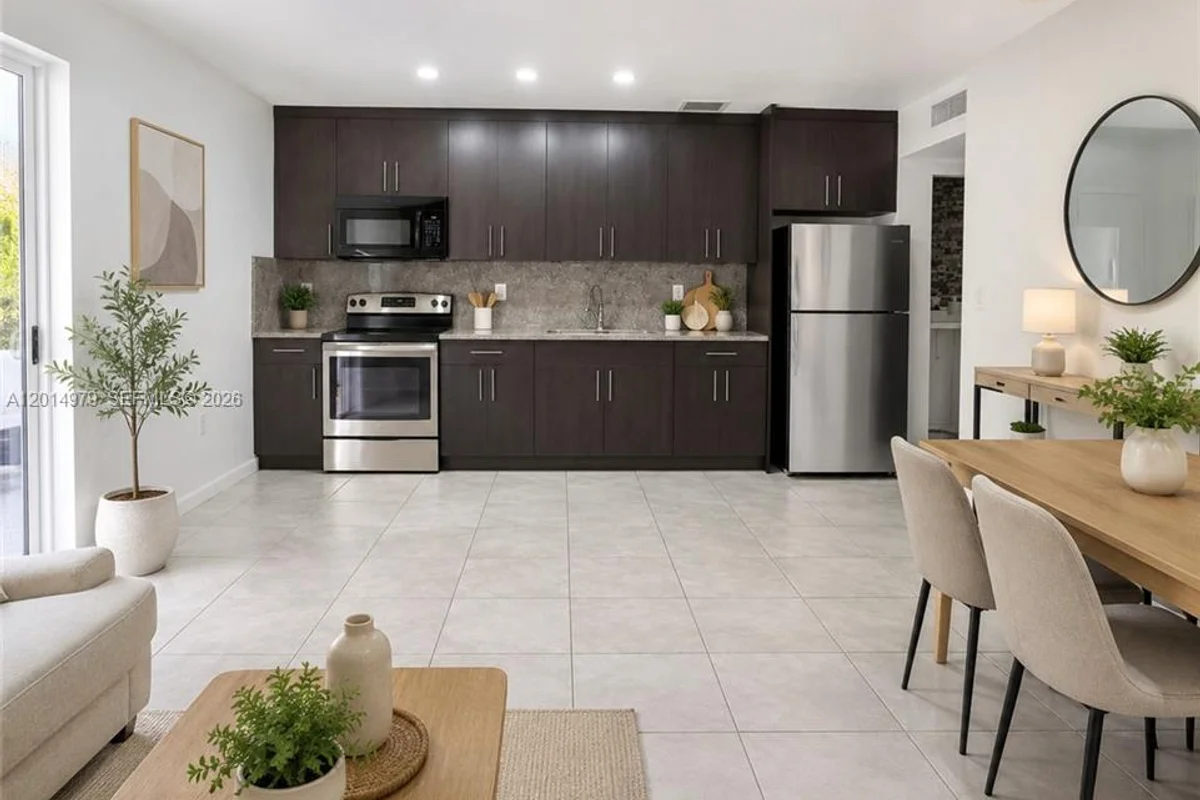315 NW 59th St #2, Miami: photo 1 of 7