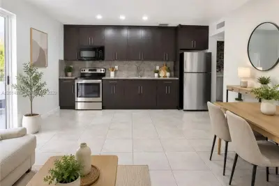 315 NW 59th St #2, Miami: photo 1 of 7