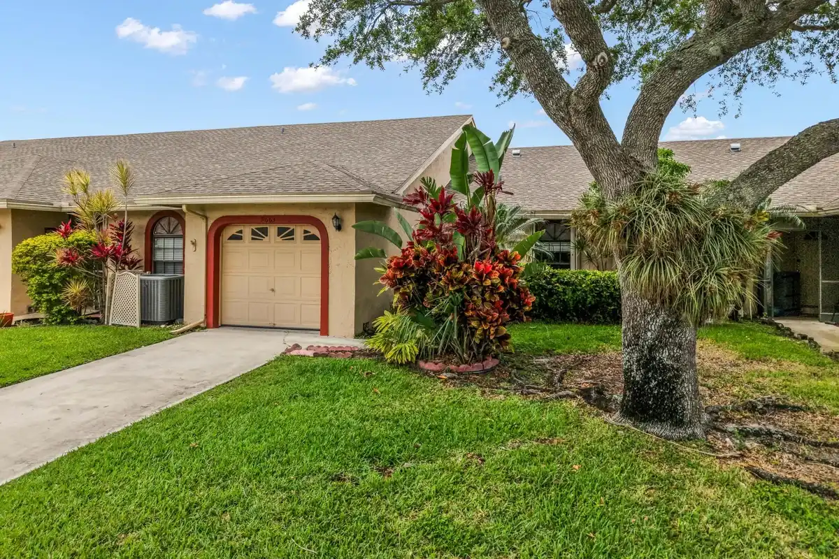9663 NW 76th St, Tamarac: photo 1 of 29