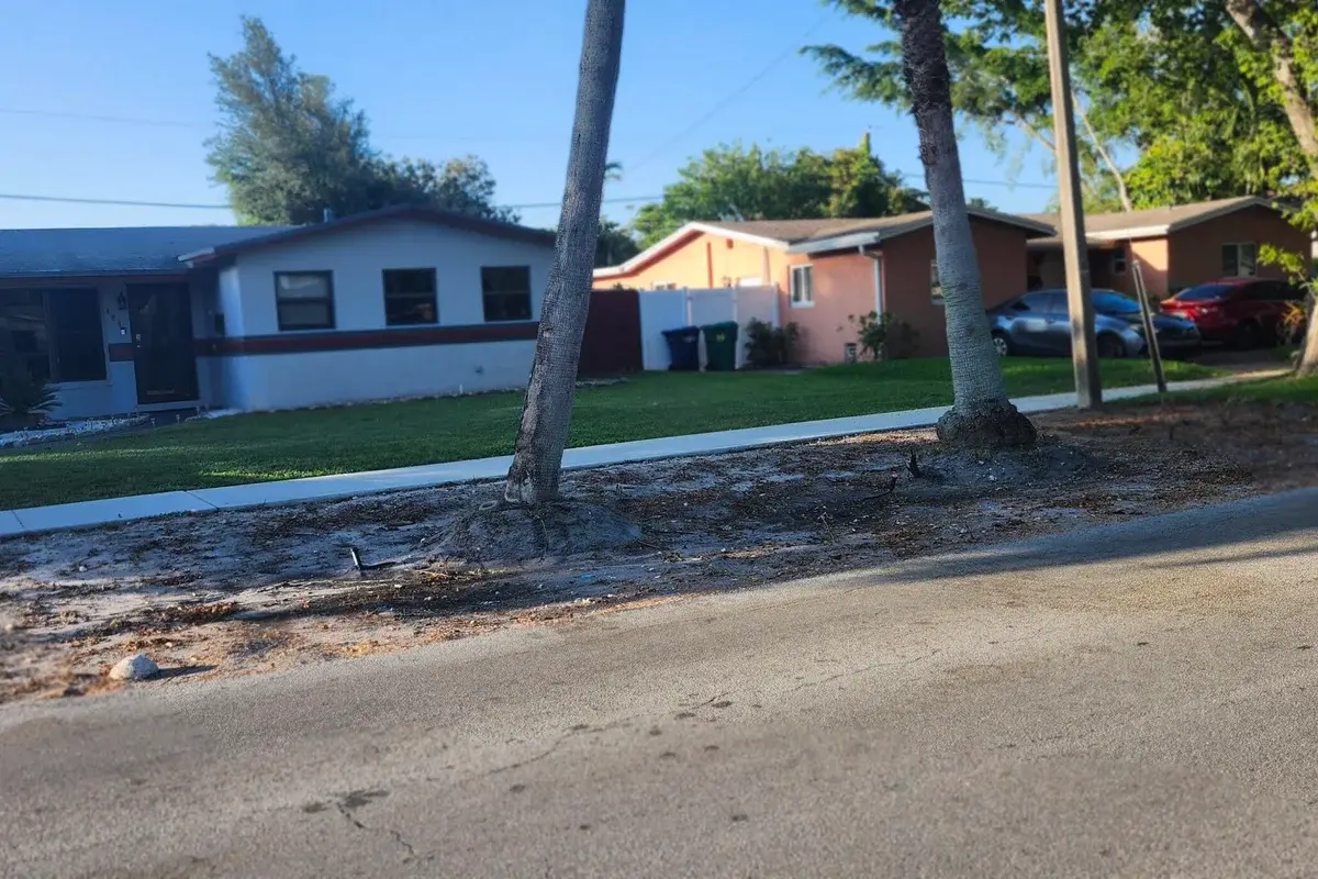 4841 NW 19th St, Lauderhill: photo 1 of 21