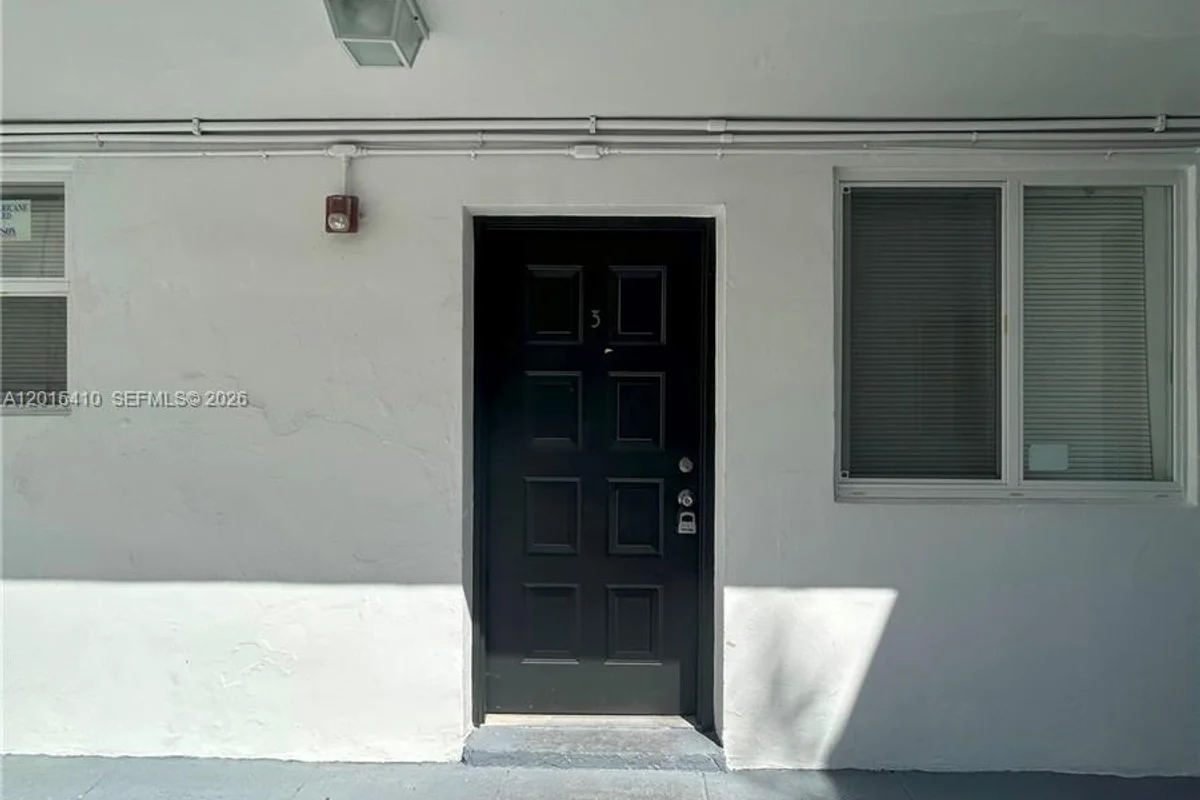 5814 NE 4th Ct #3, Miami: photo 1 of 22