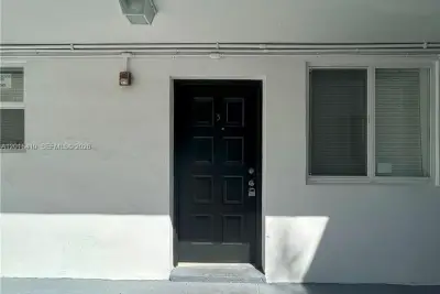 5814 NE 4th Ct #3, Miami: photo 1 of 22