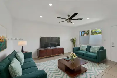 3050 NE 5th Ter #13, Wilton Manors: photo 1 of 37