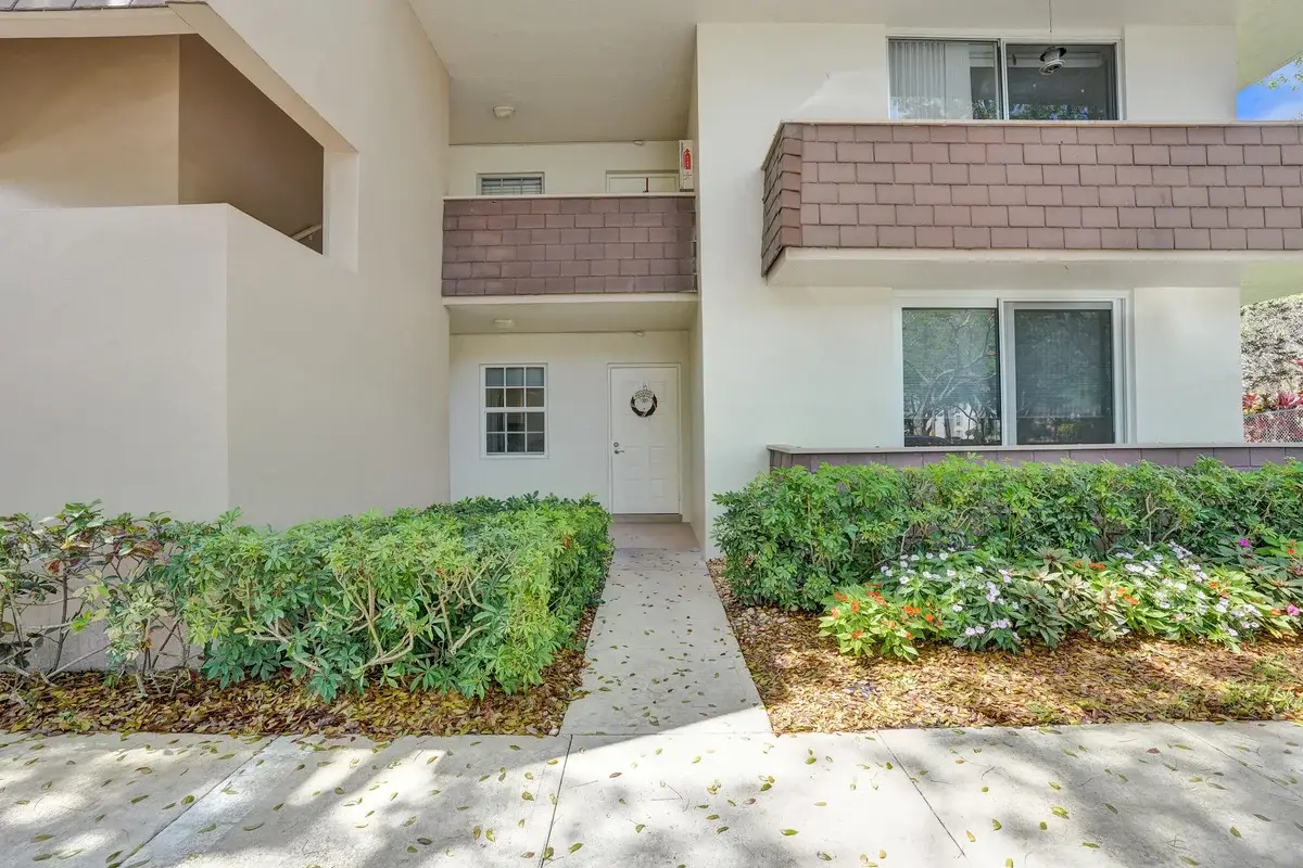 3621 Oaks Clubhouse Dr #101, Pompano Beach: photo 1 of 46