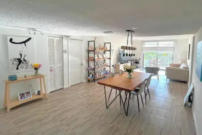 210 Seaview Dr #405, Key Biscayne: photo 1 of 18