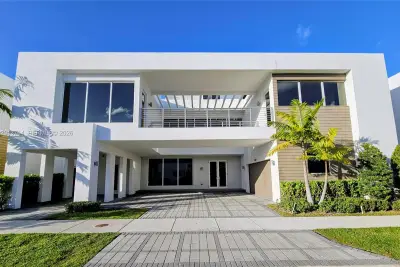 10289 NW 75th Ter, Doral: photo 1 of 75