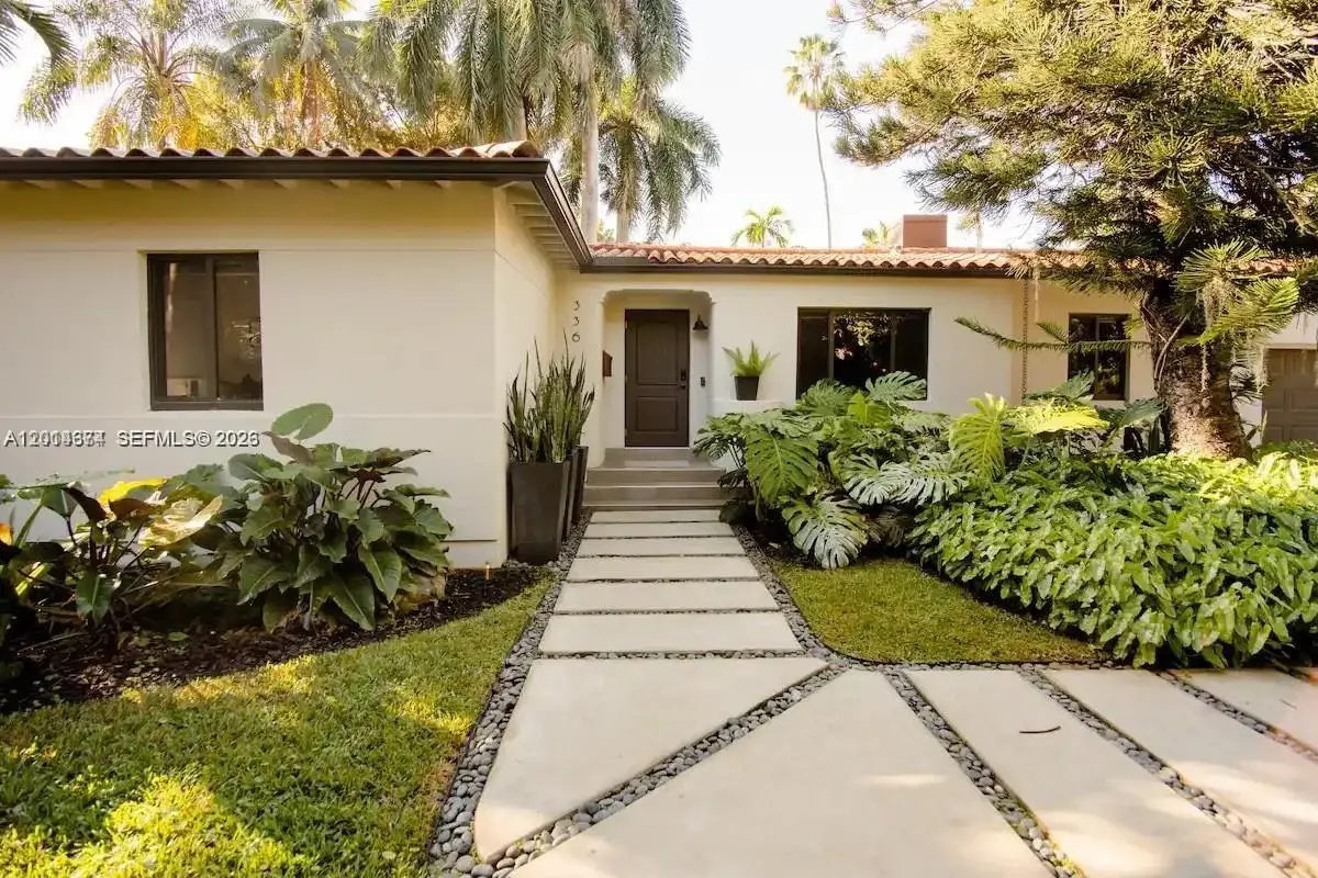 336 NE, El Portal: photo 1 of 27