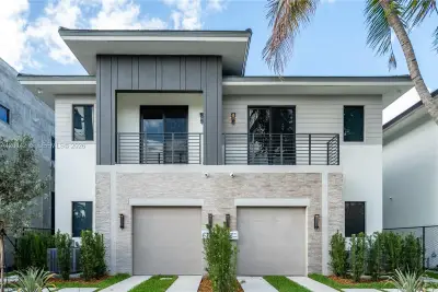 2745 SW 23 Ter, Miami: photo 1 of 41
