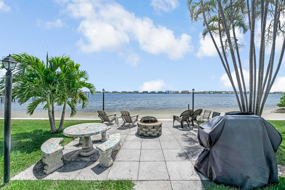 1430 S Lakeside Dr #22, Lake Worth Beach: photo 1 of 20