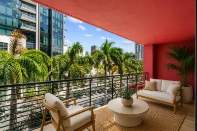 90 NE 32nd St #306, Miami: photo 1 of 24