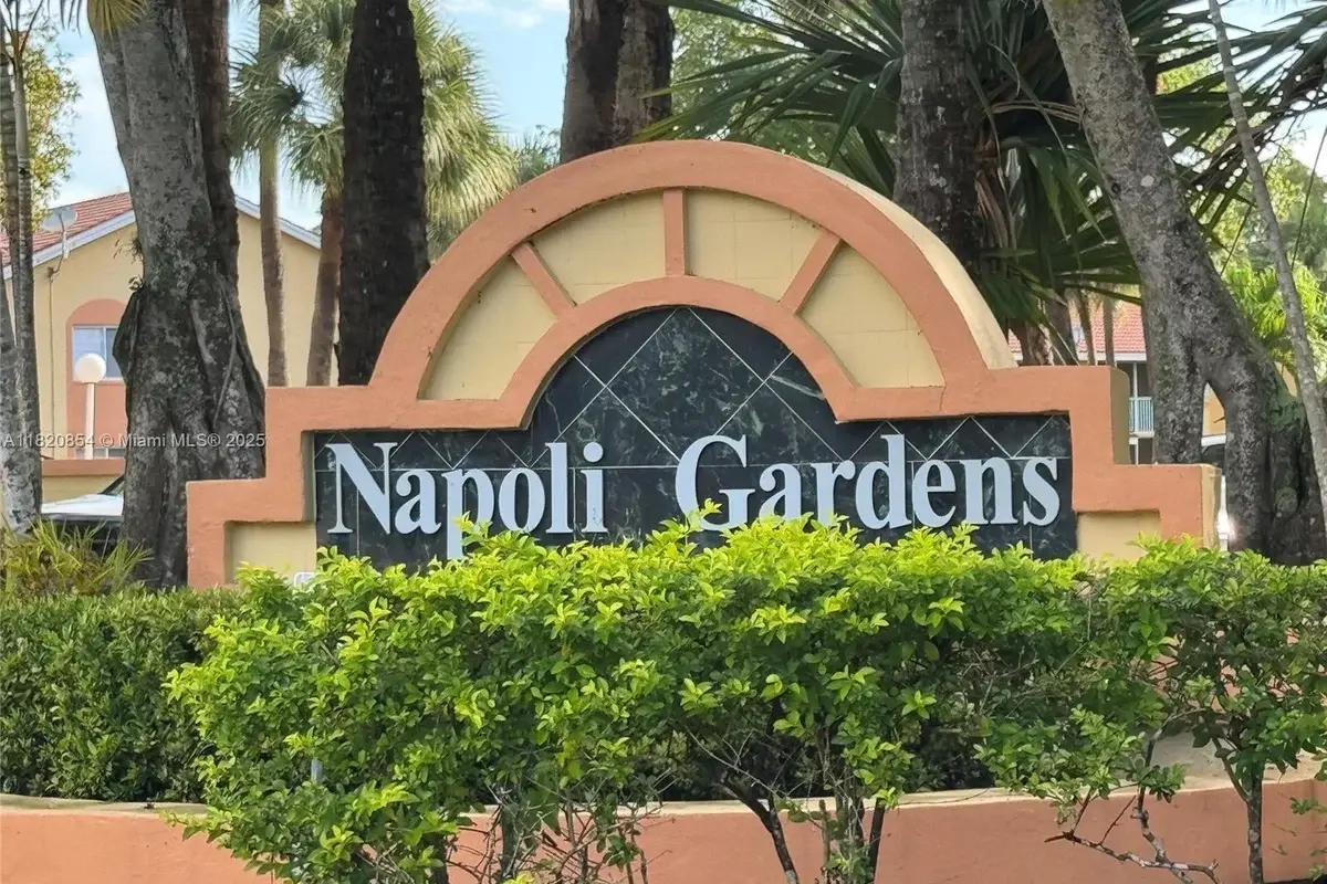 953 Coral Club Dr, Coral Springs: photo 1 of 12