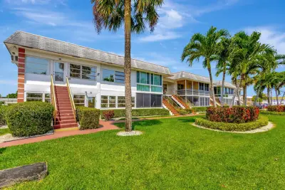 52 Plymouth F, West Palm Beach: photo 1 of 37