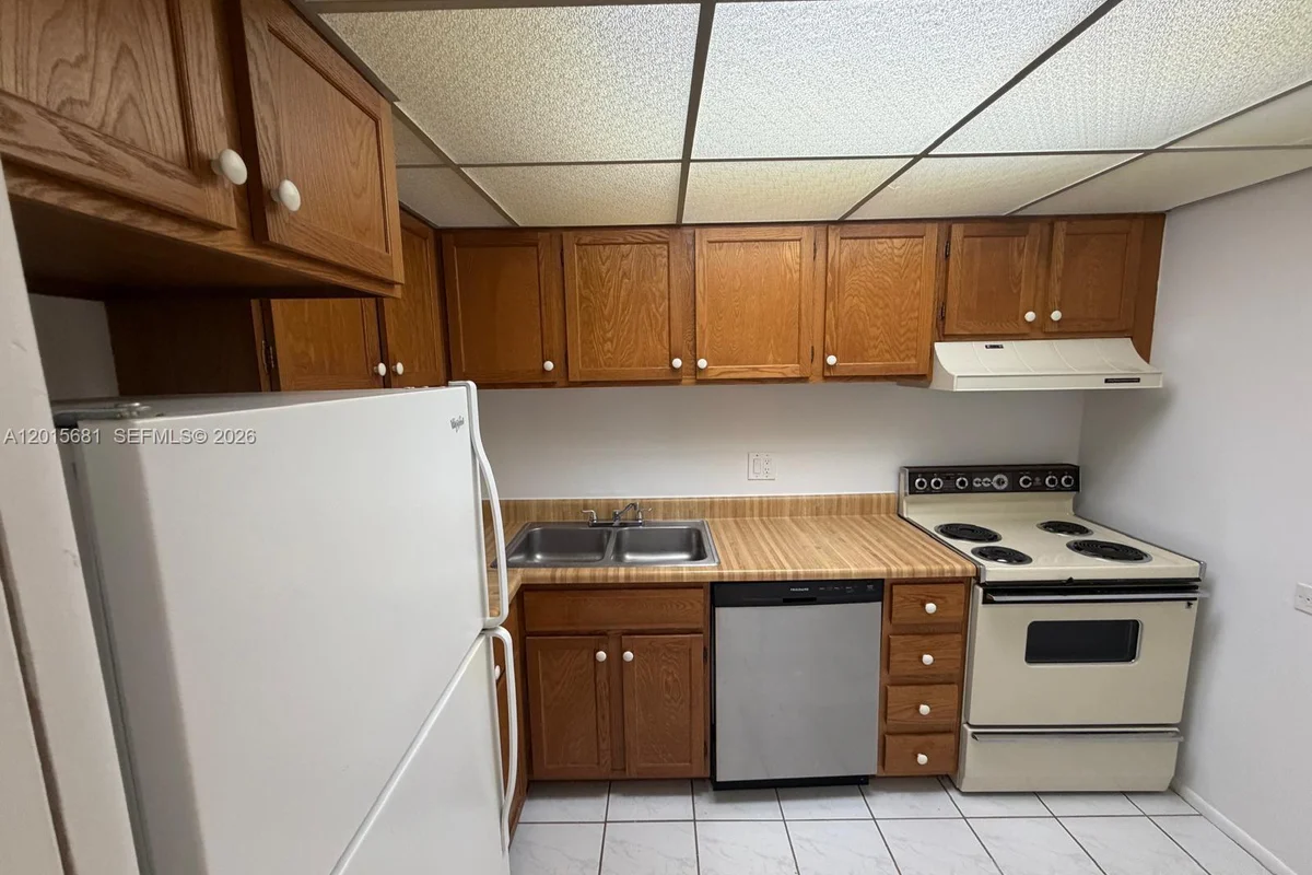 3720 Inverrary Dr #2K, Lauderhill: photo 1 of 15