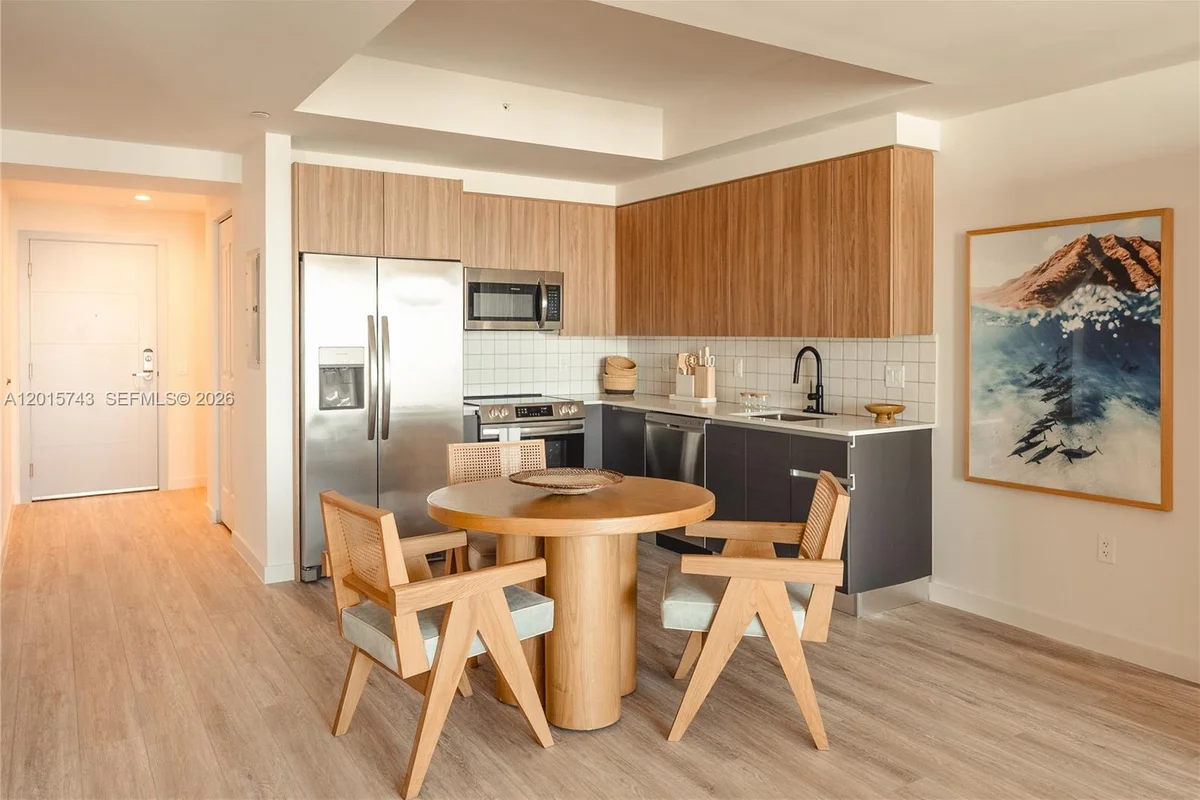 275 SW 6th St #5307, Miami: photo 1 of 28
