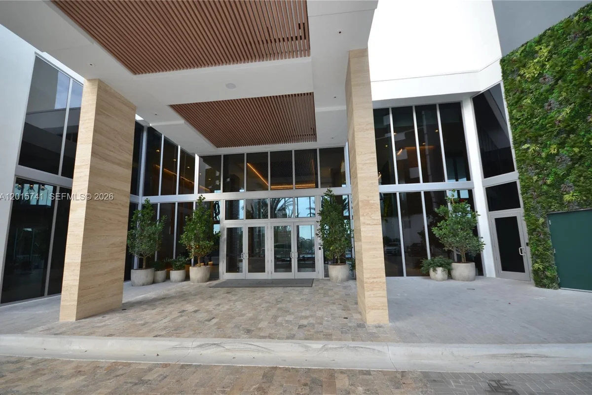 16385 Biscayne Blvd #519, North Miami Beach: photo 1 of 101
